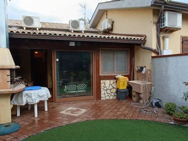 casa indipendente in vendita a Lascari