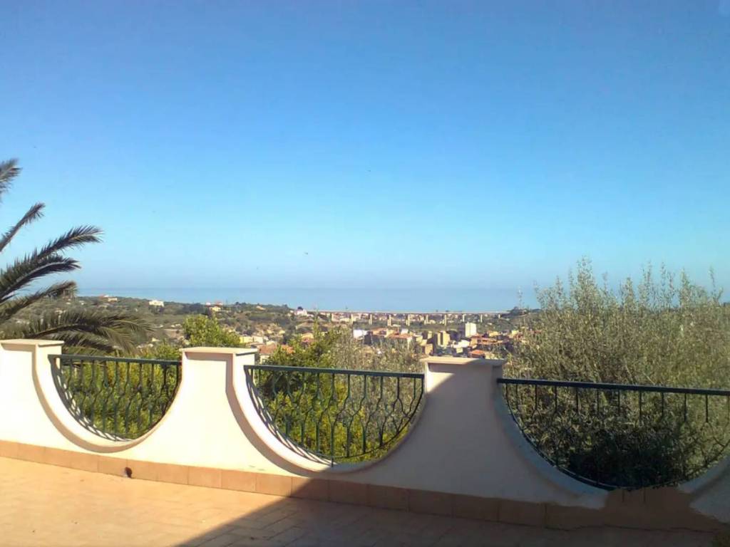 casa indipendente in vendita a Lascari