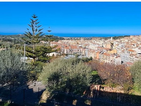 casa indipendente in vendita a Lascari
