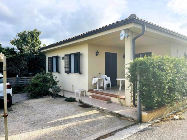 casa indipendente in vendita a Lascari