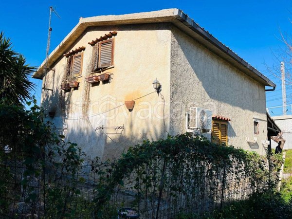 casa indipendente in vendita a Lascari