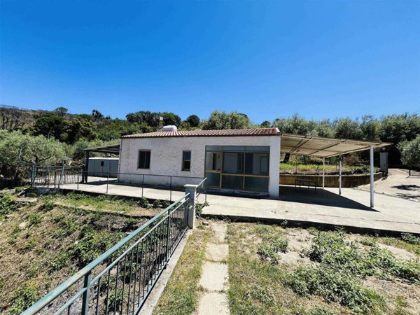 casa indipendente in vendita a Lascari