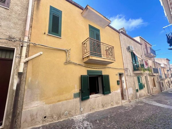 casa indipendente in vendita a Lascari
