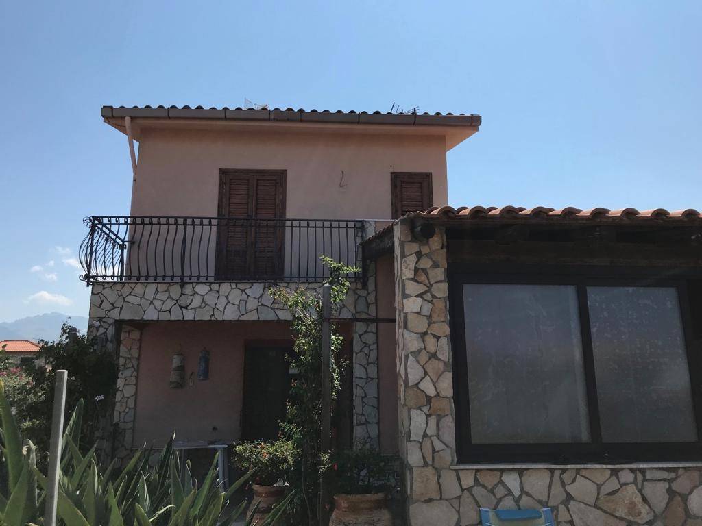 casa indipendente in vendita a Lascari