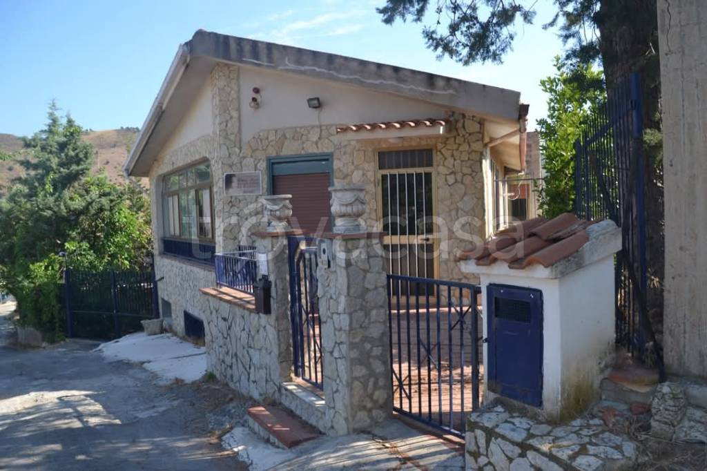 casa indipendente in vendita a Lascari