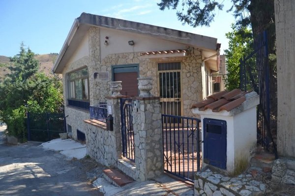 casa indipendente in vendita a Lascari