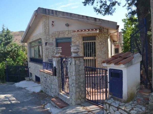 casa indipendente in vendita a Lascari