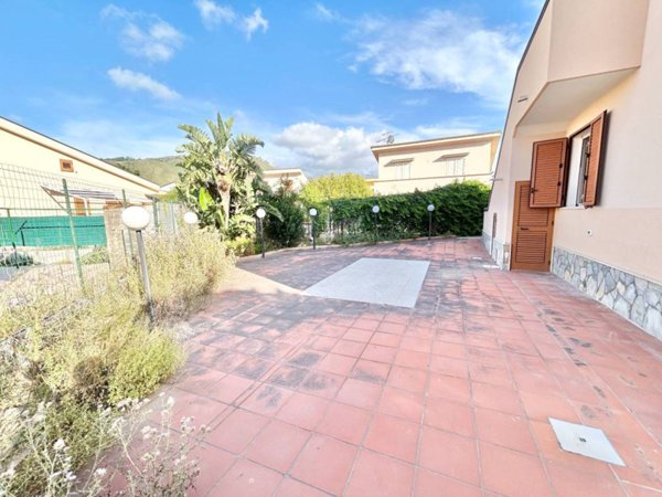 casa indipendente in vendita a Lascari