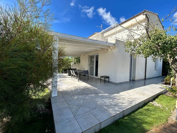 casa indipendente in vendita a Lascari