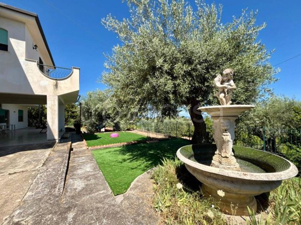 casa indipendente in vendita a Lascari