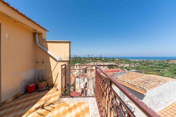 casa indipendente in vendita a Lascari