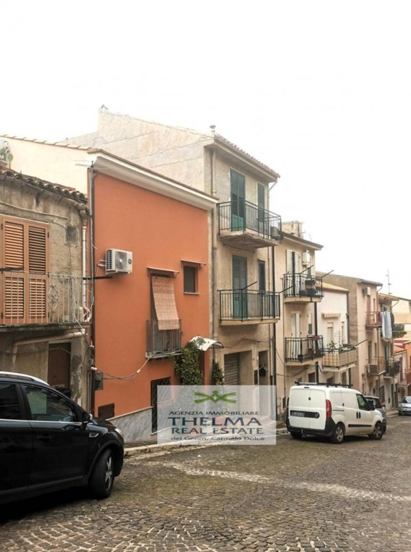 casa indipendente in vendita a Lascari