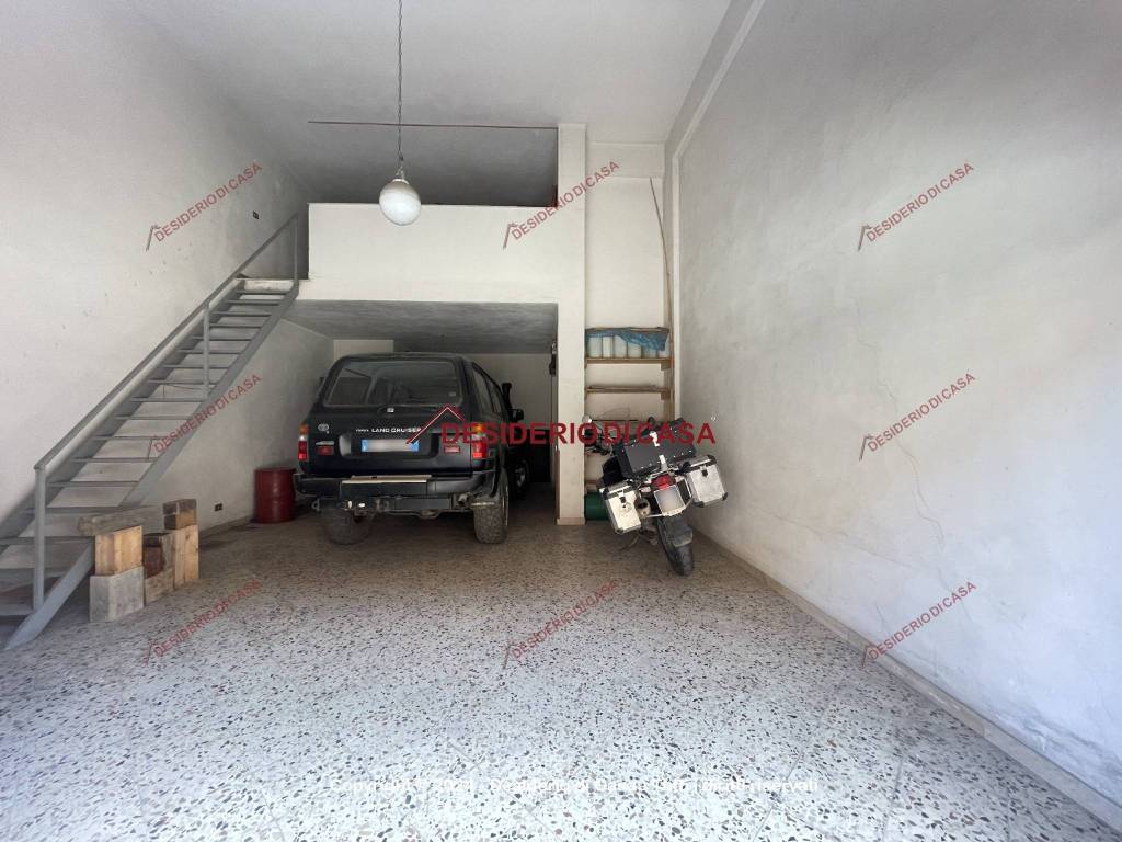 locale commerciale in vendita a Lascari