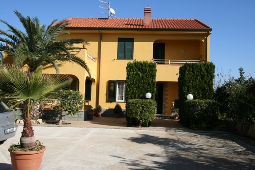 casa indipendente in vendita a Lascari