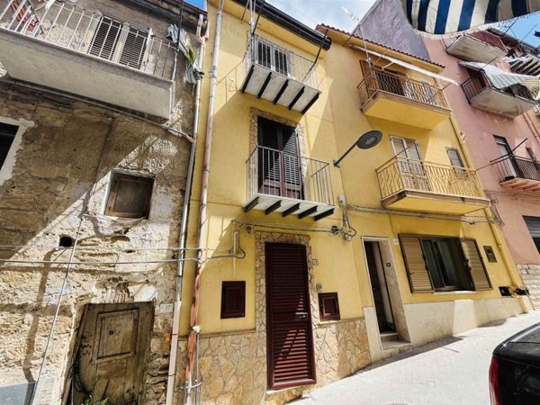 casa indipendente in vendita a Lascari