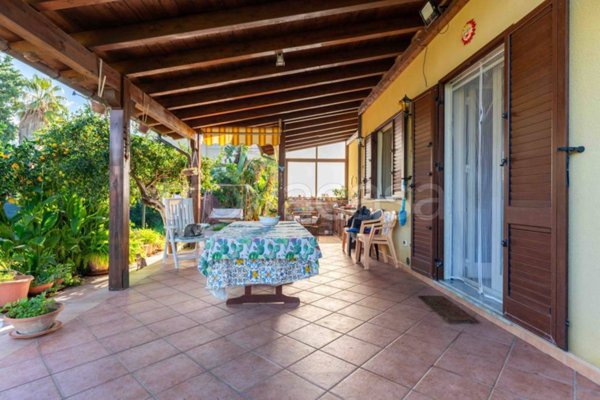 casa indipendente in vendita a Lascari