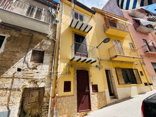 casa indipendente in vendita a Lascari