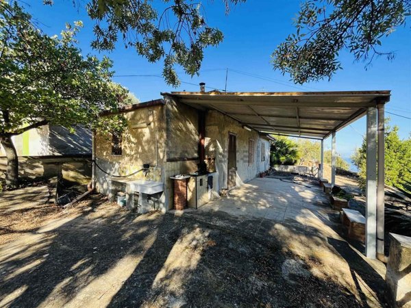 casa indipendente in vendita a Lascari