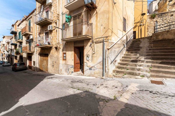 casa indipendente in vendita a Lascari