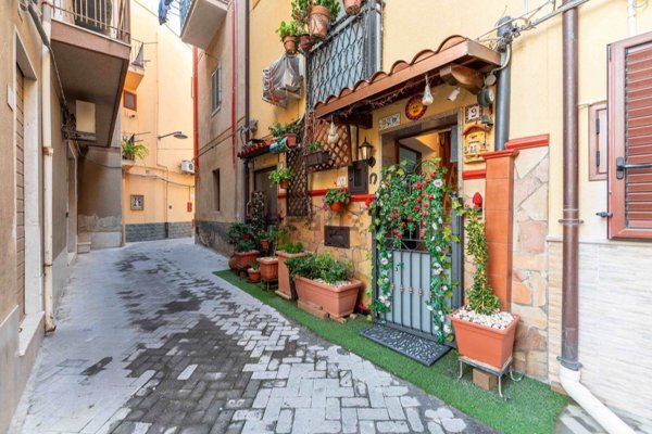 casa indipendente in vendita a Lascari