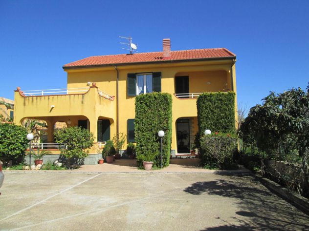 casa indipendente in vendita a Lascari