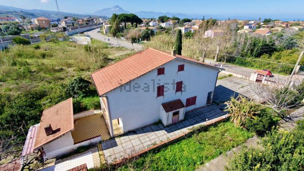 casa indipendente in vendita a Lascari