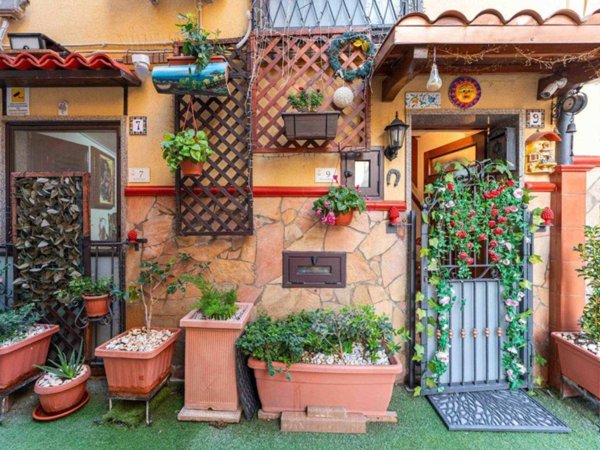 casa indipendente in vendita a Lascari