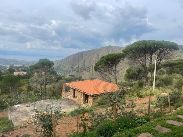 casa indipendente in vendita a Lascari