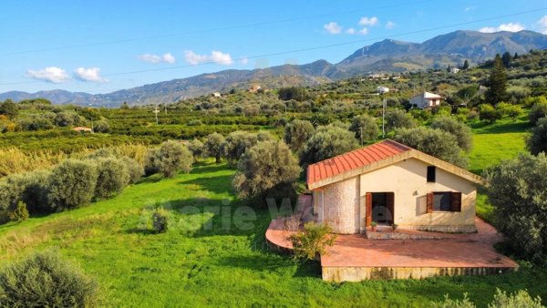 casa indipendente in vendita a Lascari