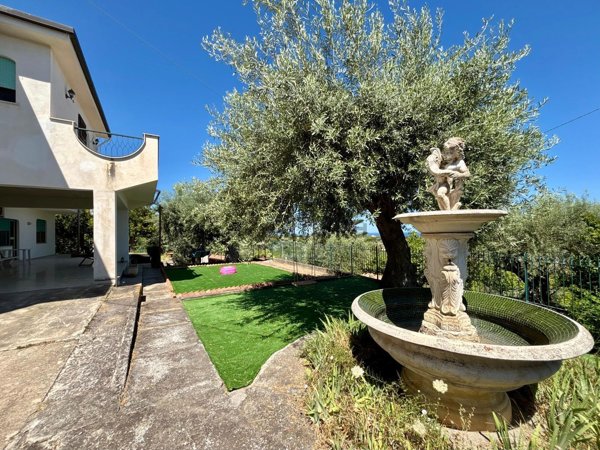 casa indipendente in vendita a Lascari