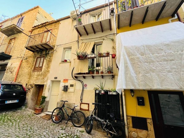 casa indipendente in vendita a Lascari