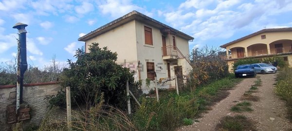 casa indipendente in vendita a Lascari