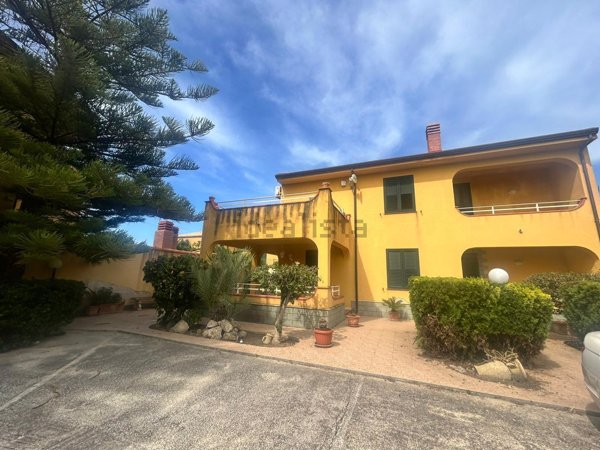 casa indipendente in vendita a Lascari
