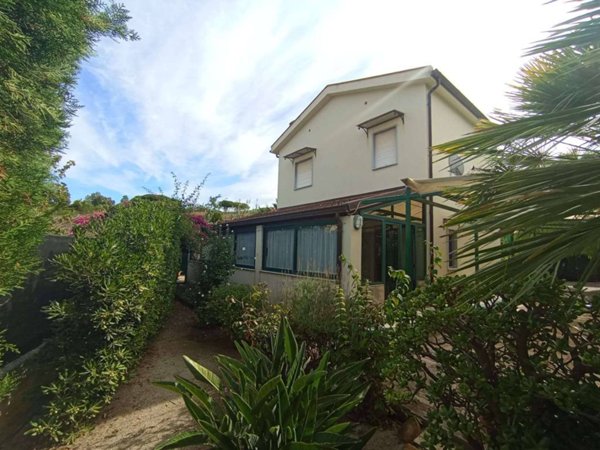 casa indipendente in vendita a Lascari