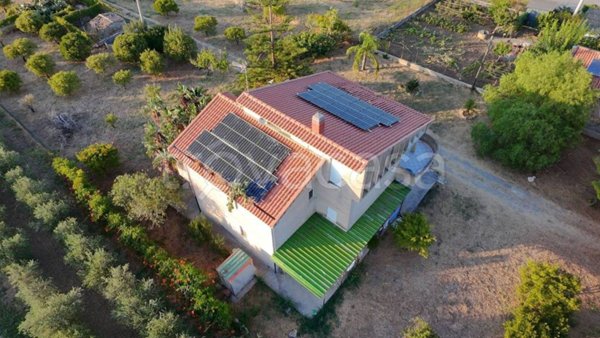 casa indipendente in vendita a Lascari