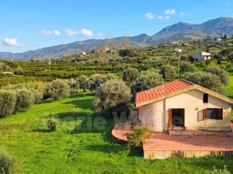 casa indipendente in vendita a Lascari