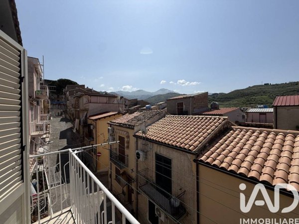 casa indipendente in vendita a Lascari