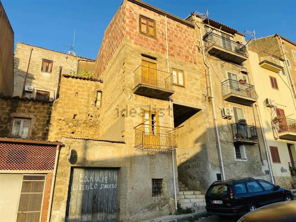 casa indipendente in vendita a Lascari
