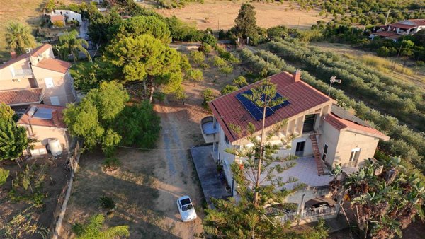 casa indipendente in vendita a Lascari