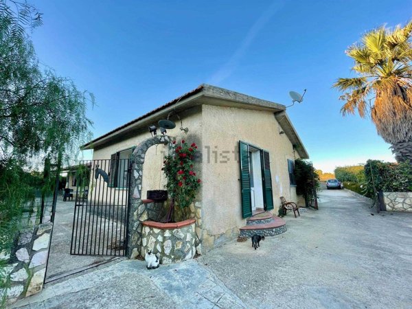 casa indipendente in vendita a Lercara Friddi