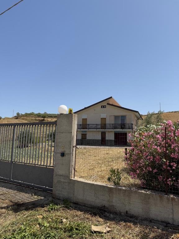 casa indipendente in vendita a Lercara Friddi