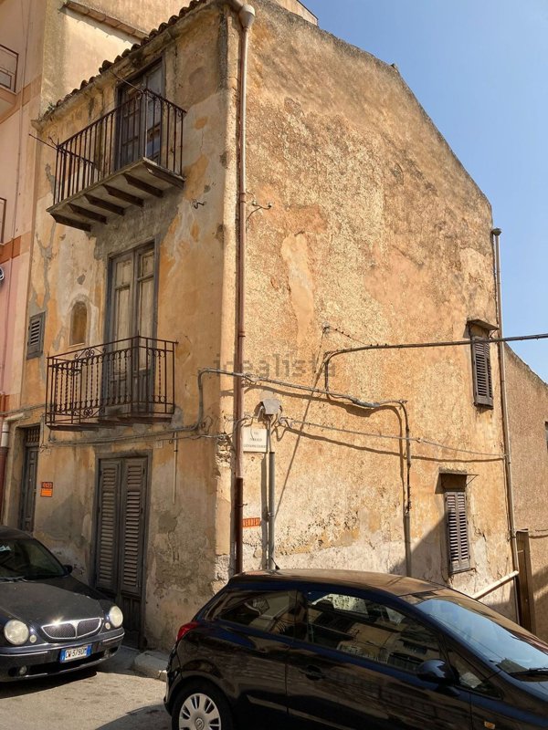 pentavano in vendita a Marineo