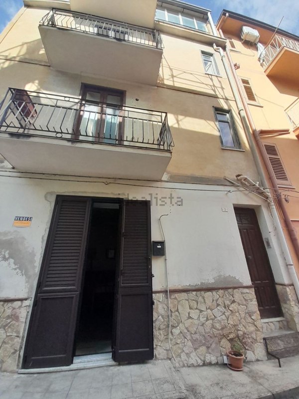 esavano in vendita a Marineo