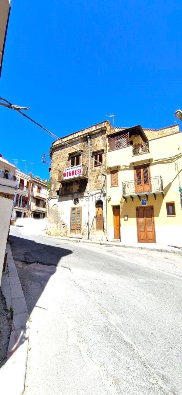 esavano in vendita a Misilmeri