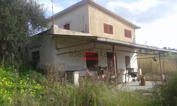 esavano in vendita a Misilmeri in zona Portella di Mare