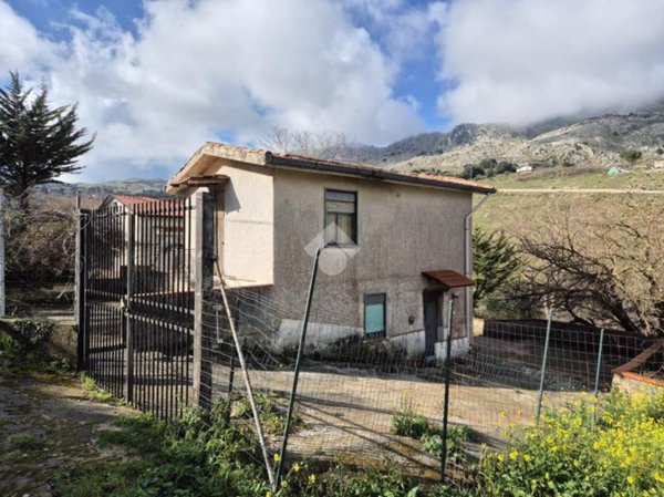casa indipendente in vendita a Monreale in zona Pioppo