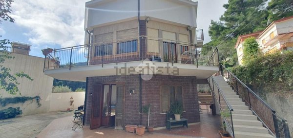 casa indipendente in vendita a Monreale in zona San Martino delle Scale