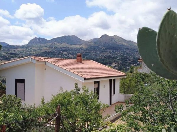 casa indipendente in vendita a Monreale in zona Pioppo