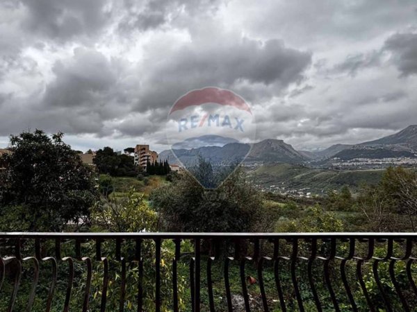 appartamento in vendita a Monreale in zona Santa Rosalia