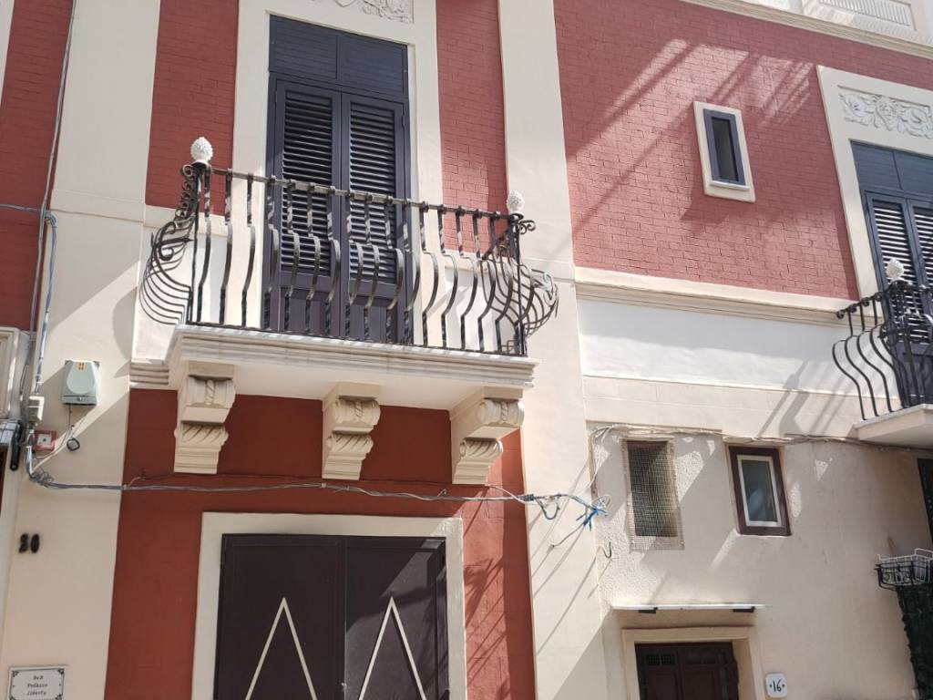 negozio in vendita a Monreale